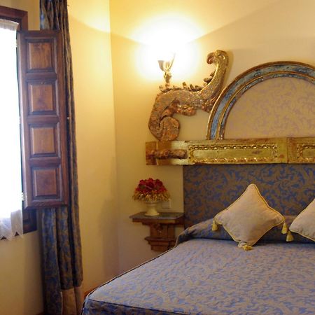 Hotel Alcazar Segovia Habitación foto